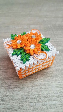 Mini coffrets à bijoux orange - REF : 0137 -  Prix : 8,00€ - Dimension 5cm x 5cm - Hauteur + ou - 3cm.