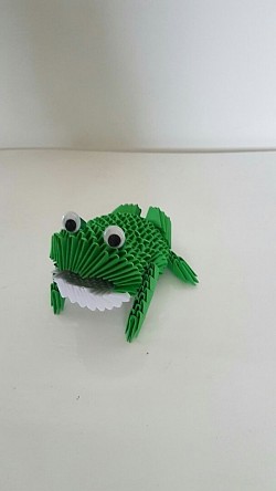 Voici Lola, notre petite grenouille.  -  REF : 0175 - Prix : 10,00€ - Longueur + ou - 14cm